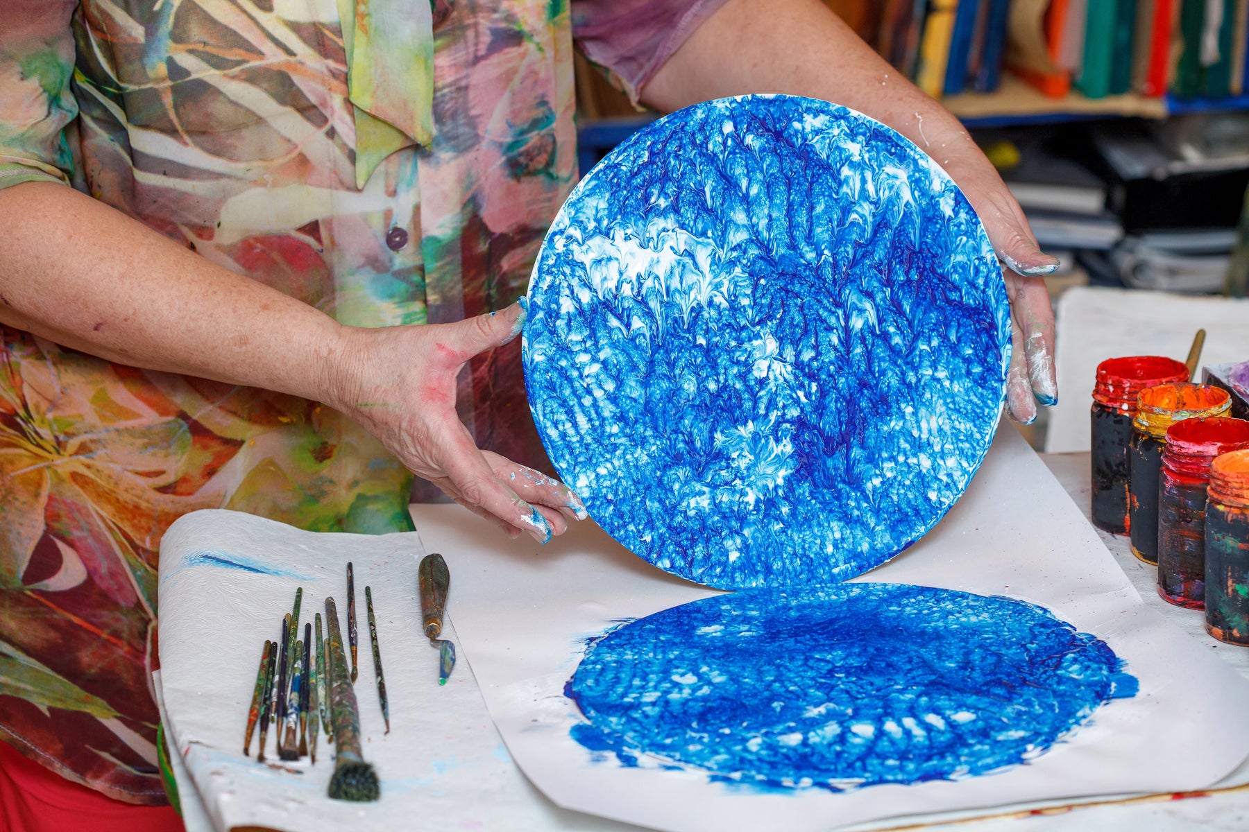 Elevate your art with round canvases and board panels!