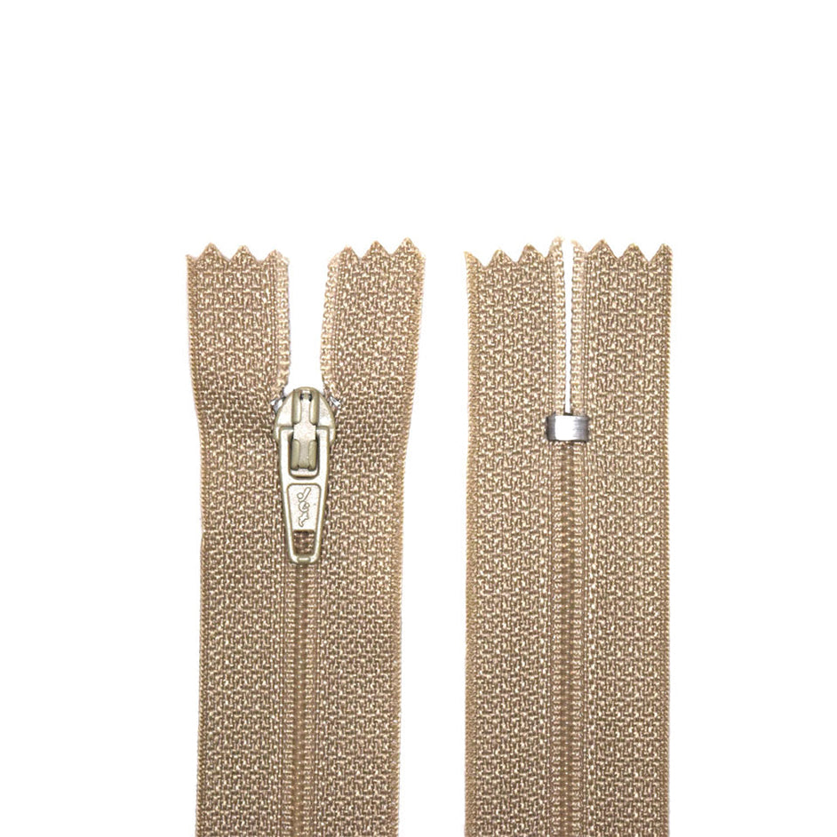Avanti 100% Polyester Zippers for Tailor Sewing Crafts,  22 inch (55cm),  Bag of 25 pcs (41 colors)