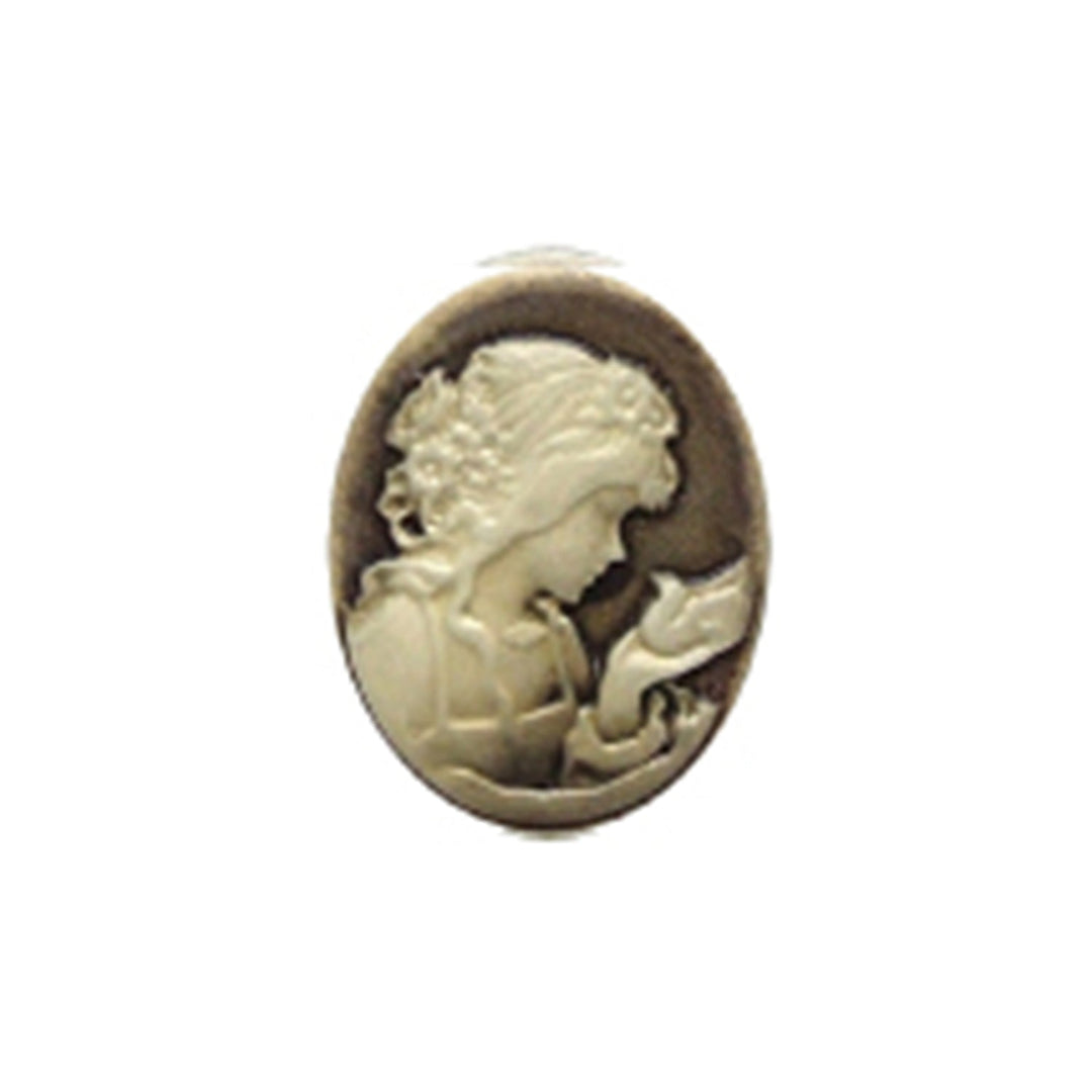 Cameo Pendant, Brown Color, 1 Piece