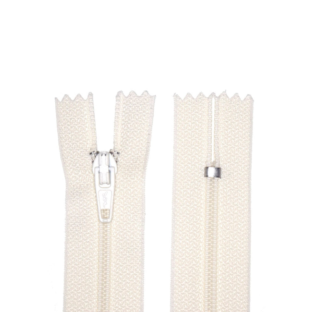 Avanti 100% Polyester Zippers for Tailor Sewing Crafts,  9 inch (23 cm),  Bag of 25 pcs (39 colors)